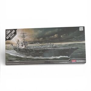 NWT USS Kitty Hawk Model Kit 1/800 Scale